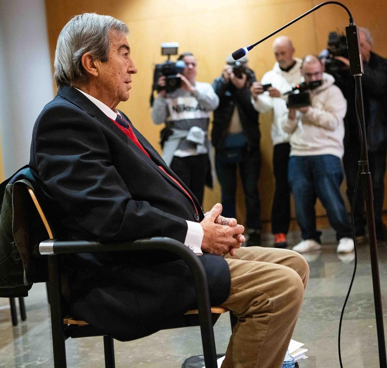 Francisco Álvarez Cascos ante el juez en la Audiencia Provincial de Oviedo