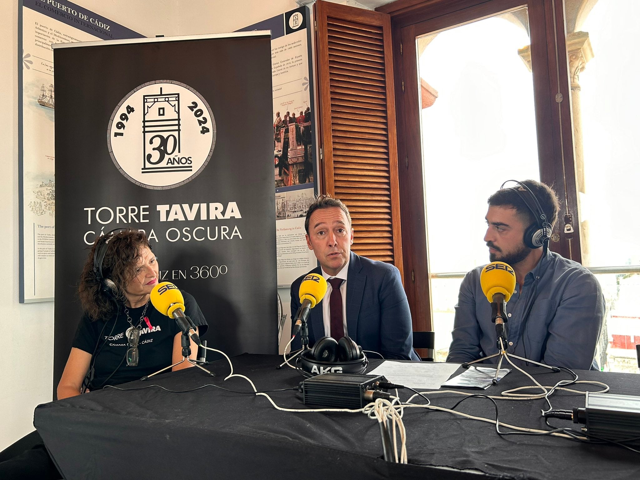 El teniente de alcalde José Manuel Cossi y la gerente de la Torre Tavira en el programa