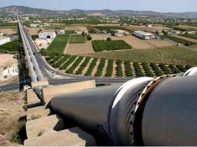 Conducciones del trasvase Tajo-Segura a su paso por la huerta de Orihuela (Alicante)