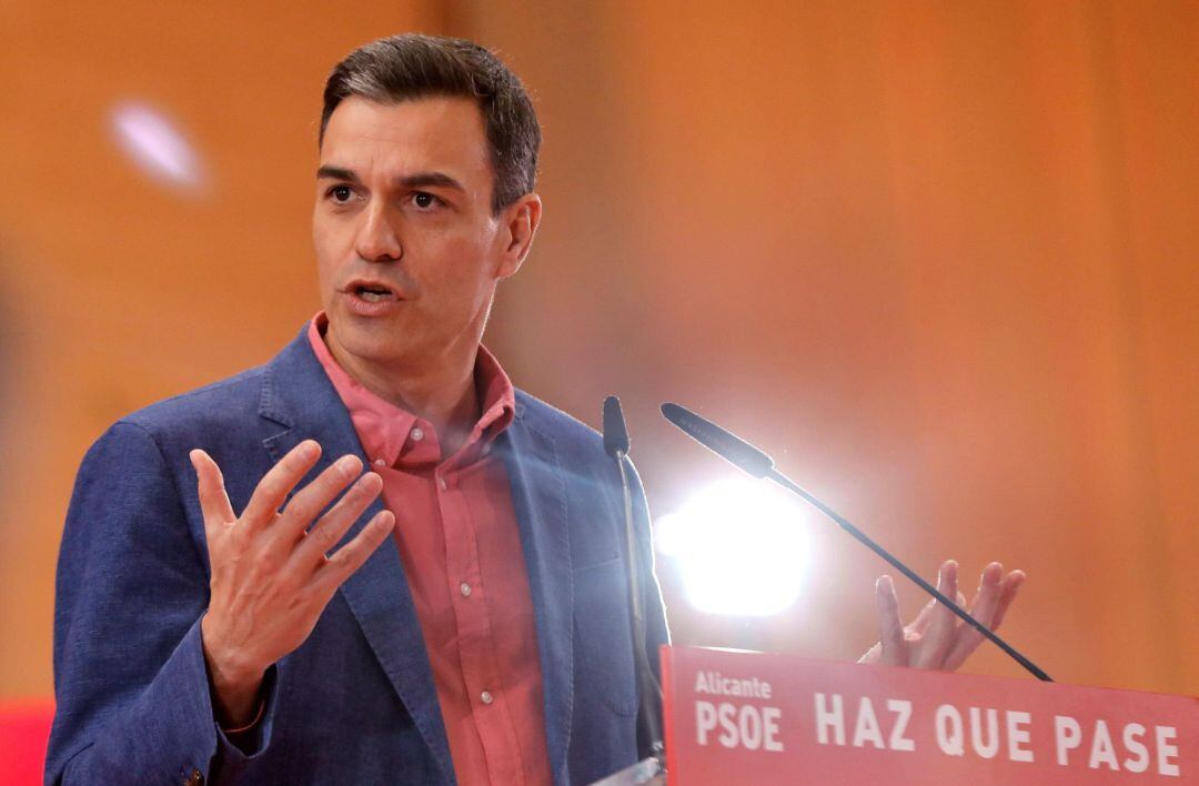 El presidente del Gobierno y candidato del PSOE, Pedro Sánchez, durante su intervención en un acto electoral de su partido celebrado en Alicante. 