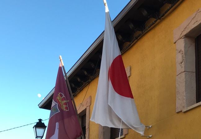 Foto de la bandera japonesa en Gormaz (Soria) subida por el embajador de Japón a X.