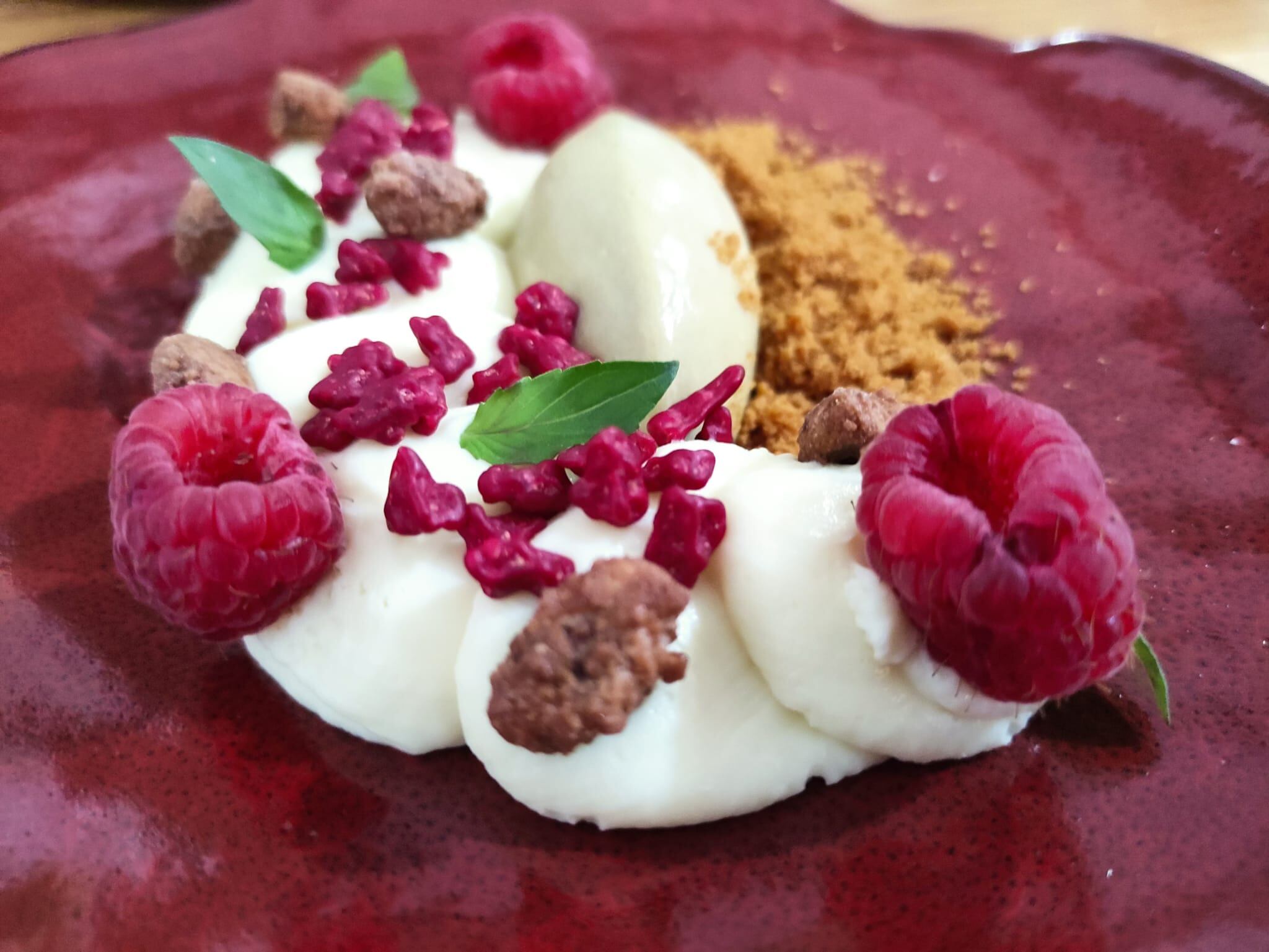 Mousse de chocolate blanco y yogur griego, en Narea