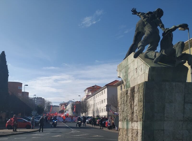 La manifestación de CCOO a su llegada al monumento al 10 de marzo de 1972