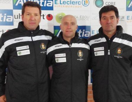 Calero, en el centro, durante su presentación como técnico del C. Atlético de Pinto.