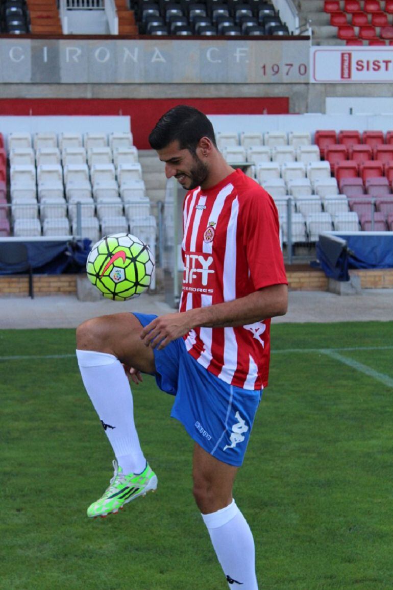 El jugador va ser presentat el dilluns a la tarda.