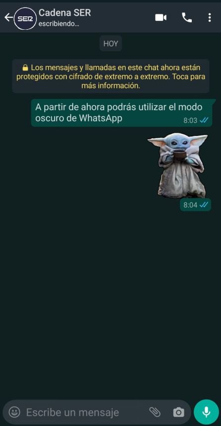 Así es el nuevo modo oscuro de WhatsApp.