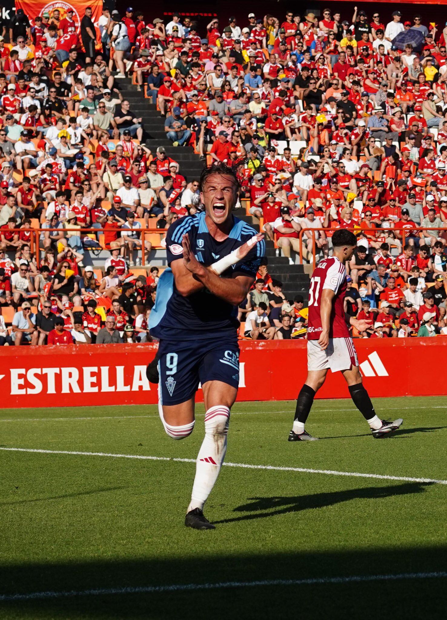 Momento en el que Pedro Benito celebraba el gol