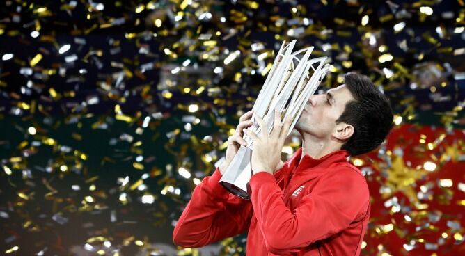 El tenista balcánico Novak Djokovic vence en Shanghái por segundo año consecutivo