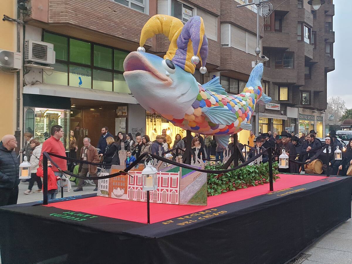 Palencia cierra sus carnavales con el Entierro de la Sardina y unas "letanías" que repasan la actualidad provincial desde la sátira