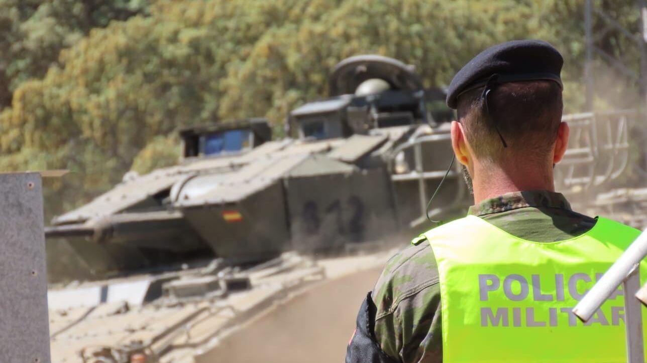 Exhibición de carros de combate Leopard2 y Pizarro en la Base de Cerro Muriano durante la visita de la Ministra de Defensa Margarita Robles