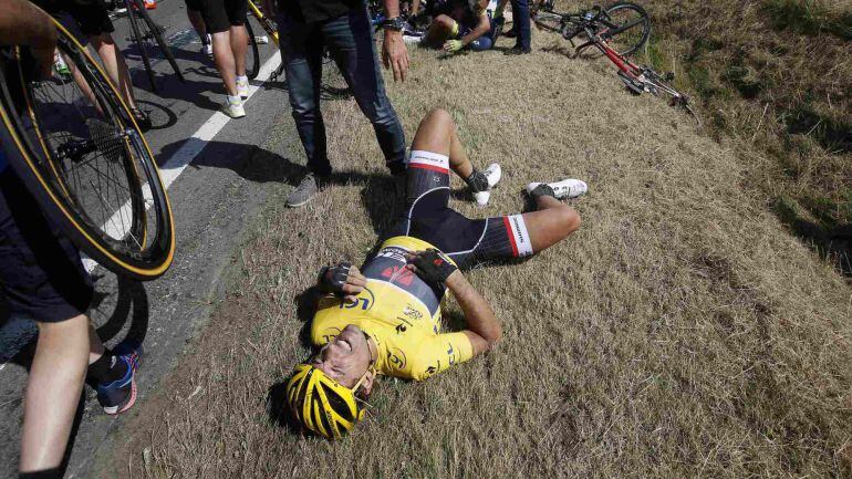 Race leader and yellow jersey holder Trek Factory rider Fabian Cancellara of Switzerland lies on the ground after a fall during the 159,5 km (99 miles) third stage of the 102nd Tour de France cycling race from Anvers to Huy, Belgium, July 6, 2015. REUTERS