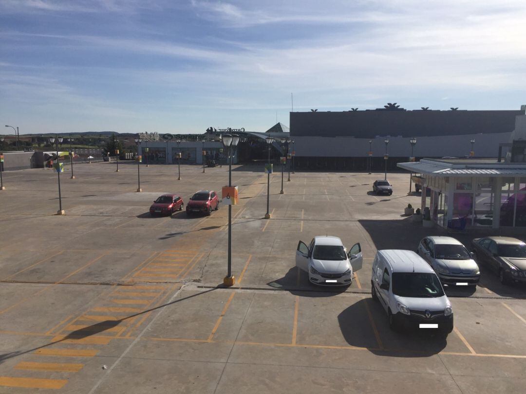 Parking del Centro Comercial El Mirador