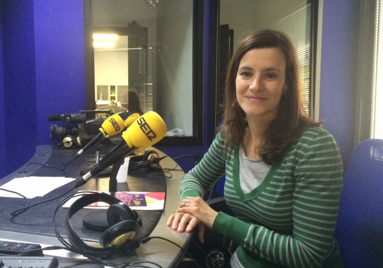 Beatriz Soto, responsable de la organización del Cybercamp, en los estudios de Radio León