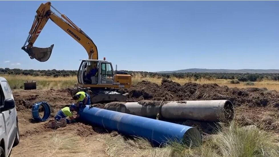 Trabajos de reparación de la tubería que abastece Ávila