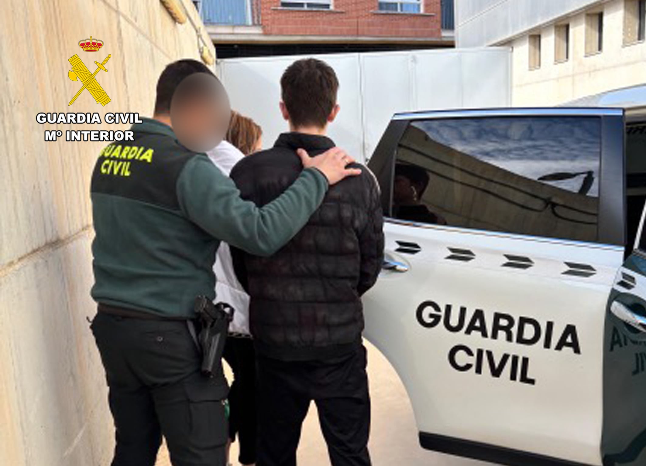 La operación se ha saldado con la detención de tres personas en Bullas