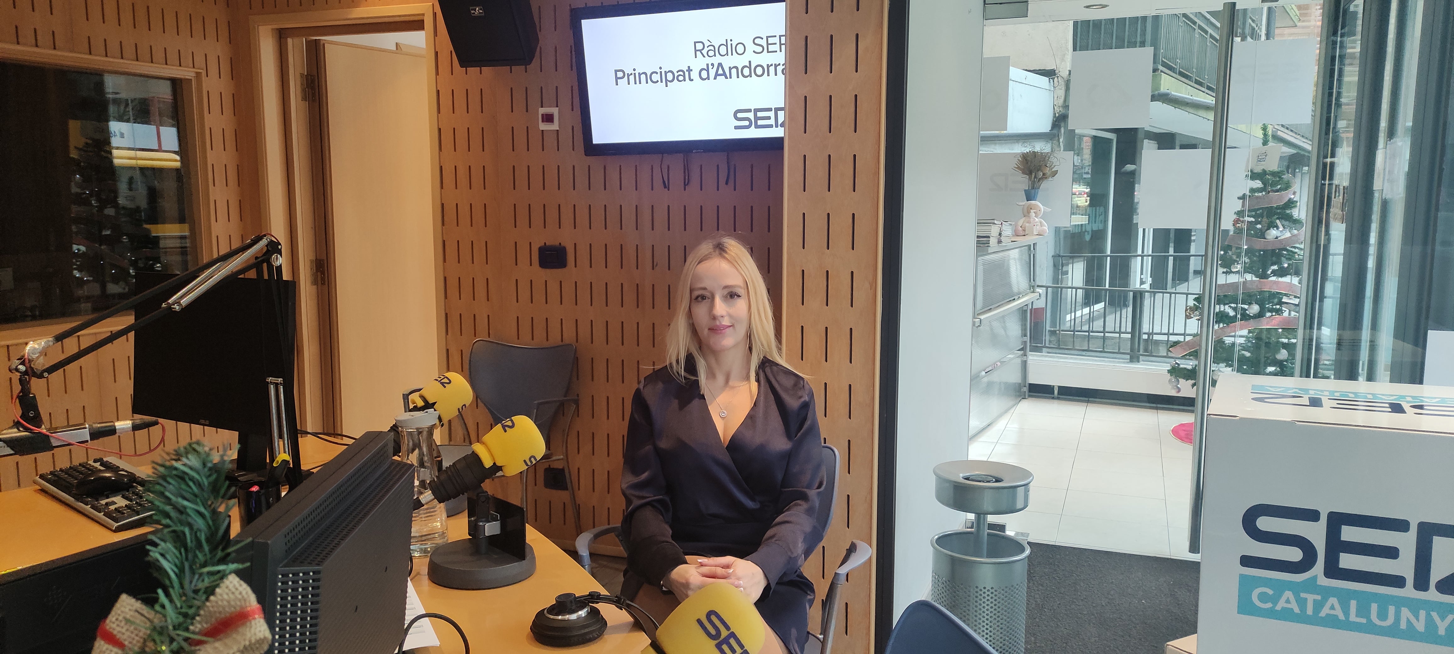 Martha Roquett als estudis de la SER.