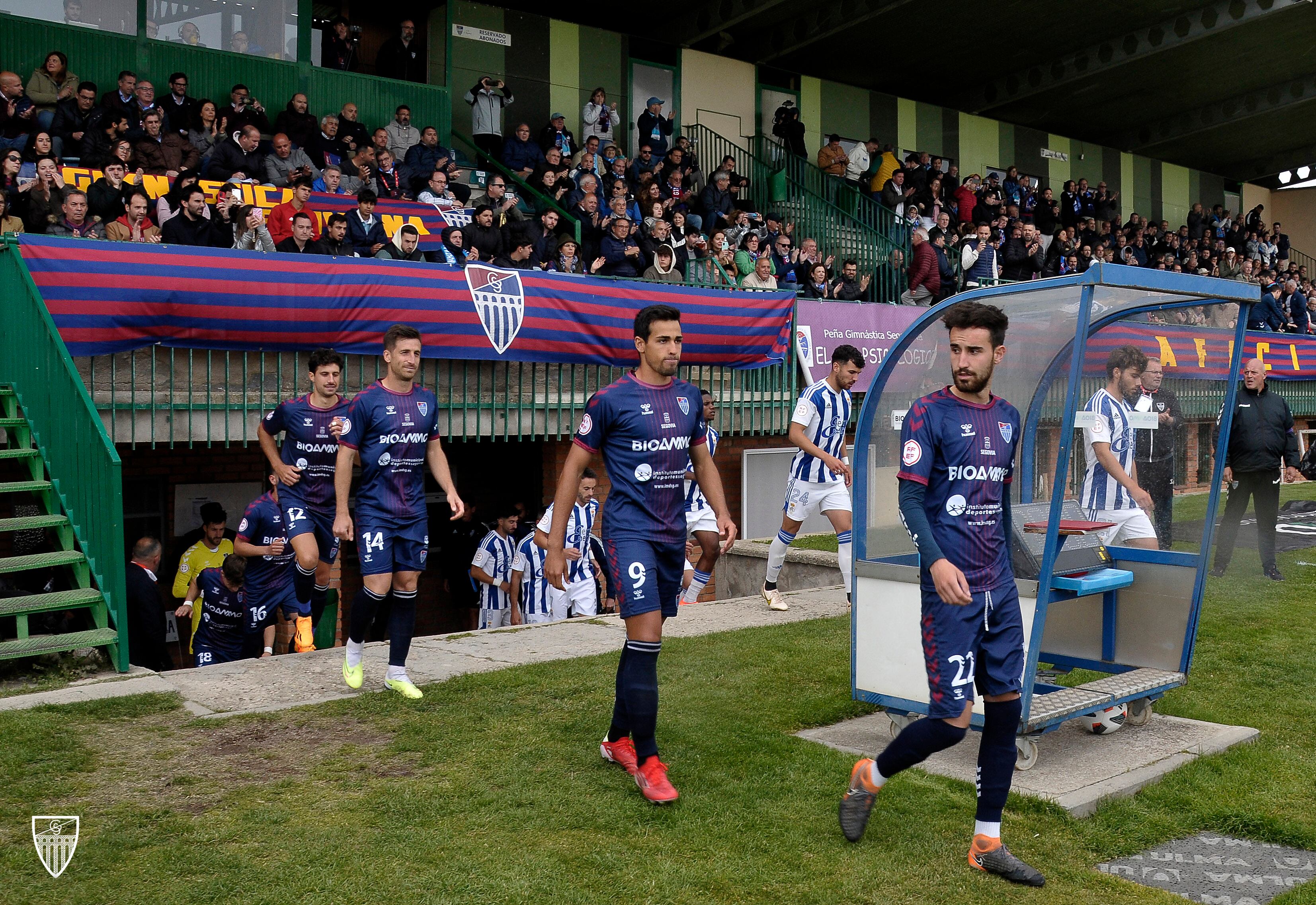 Salida al campo de La Albuera de los jugadores de la Segoviana