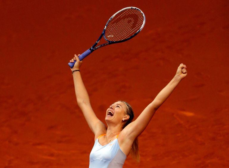 Sharapova celebra un triunfo en la pista