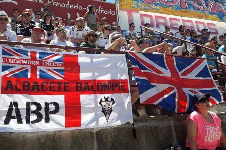 Miembros de la peña Clockwork Cheese en el Carlos Belmonte