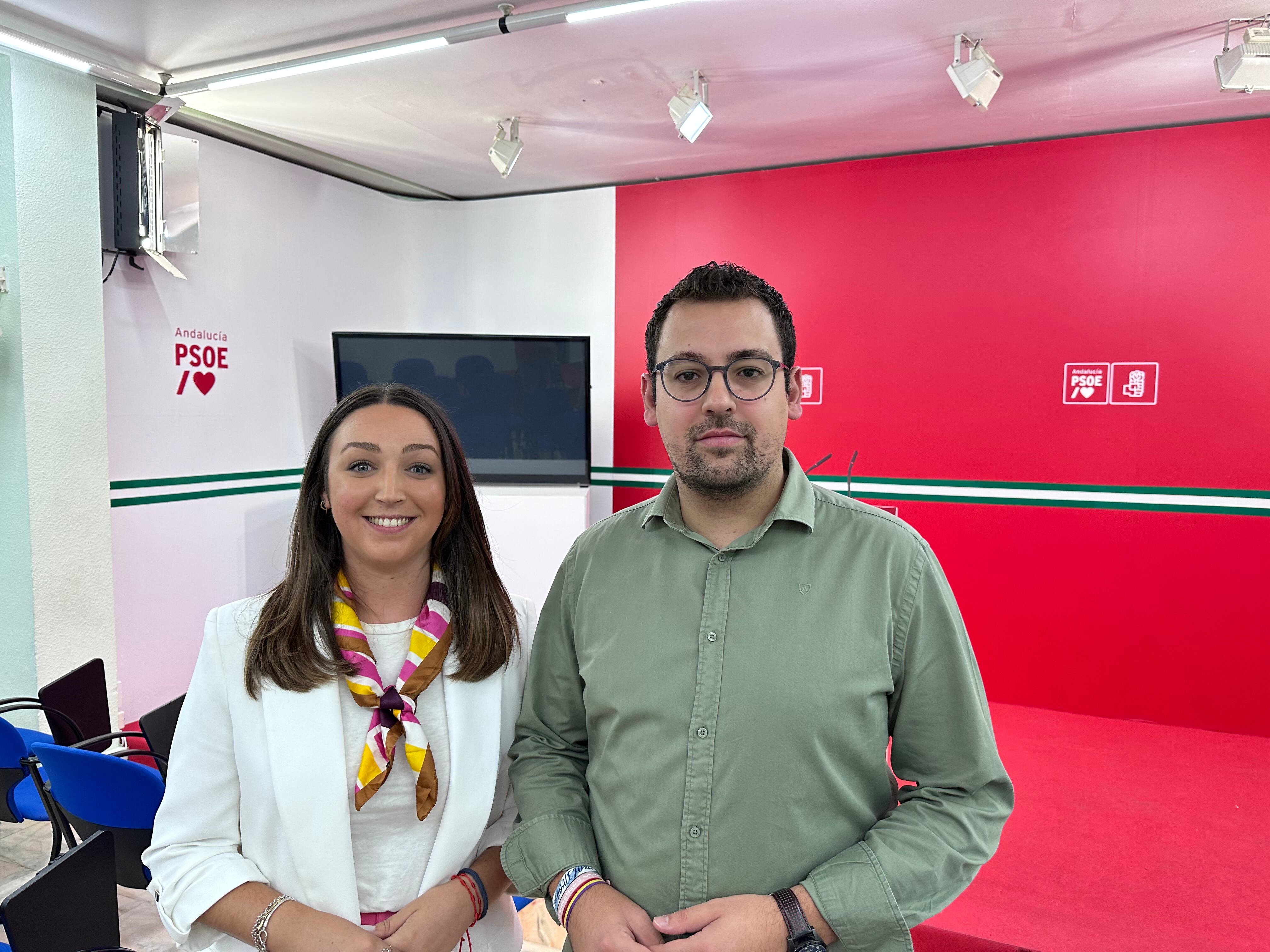 La diputada de Juventud, María Dolores Ruiz y el secretario general de JSA-Jaén, Lázaro Martínez.