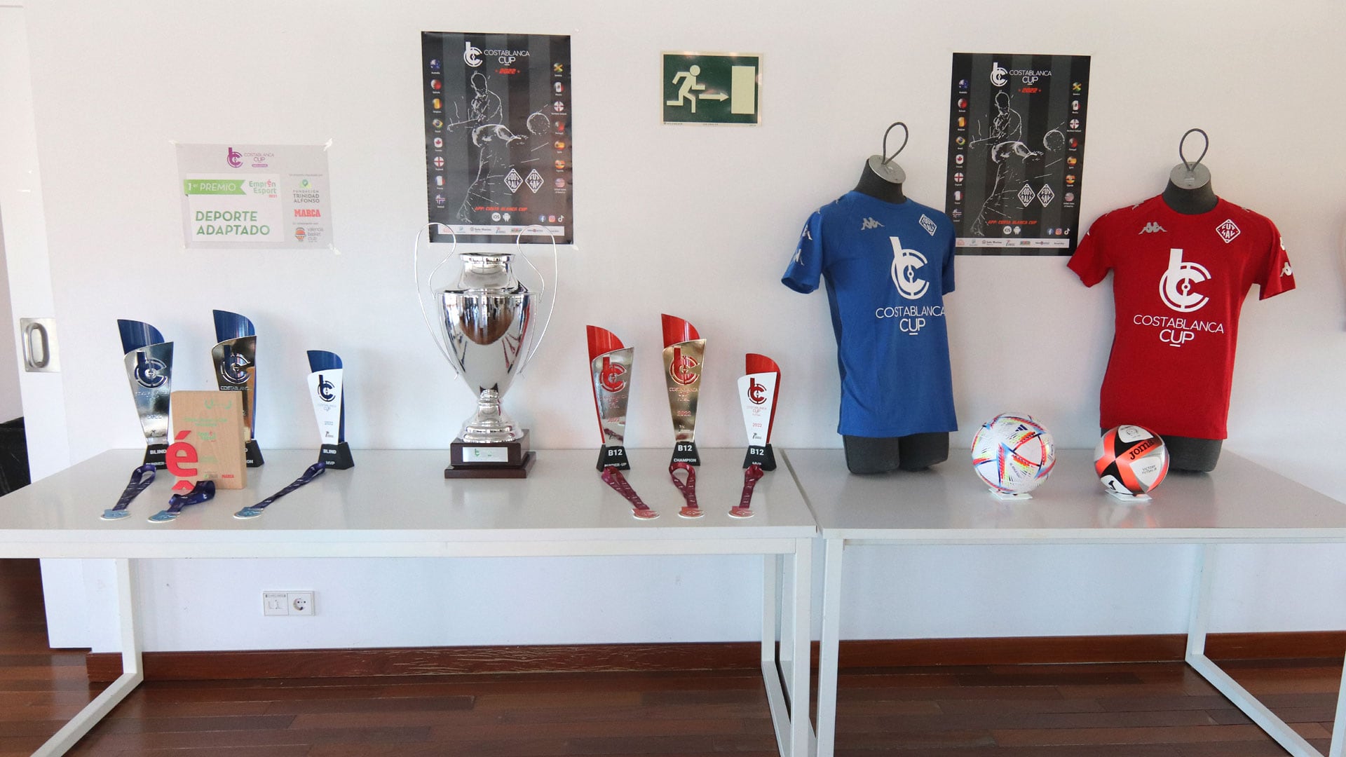 Trofeos, balones o camisetas de la edición 2022 de la Costa Blanca Cup