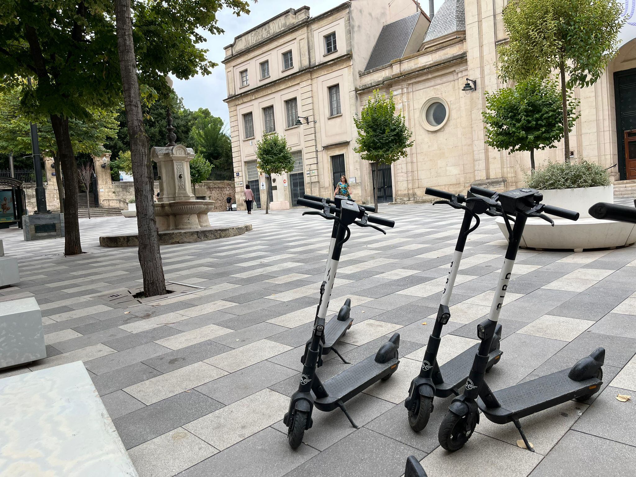 Patinenetes en la plaza Ramón y Cajal de Alcoy