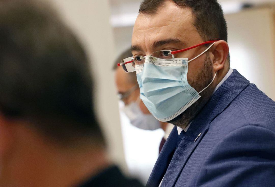 El presidente del Principado, Adrián Barbón, durante una rueda de prensa. 