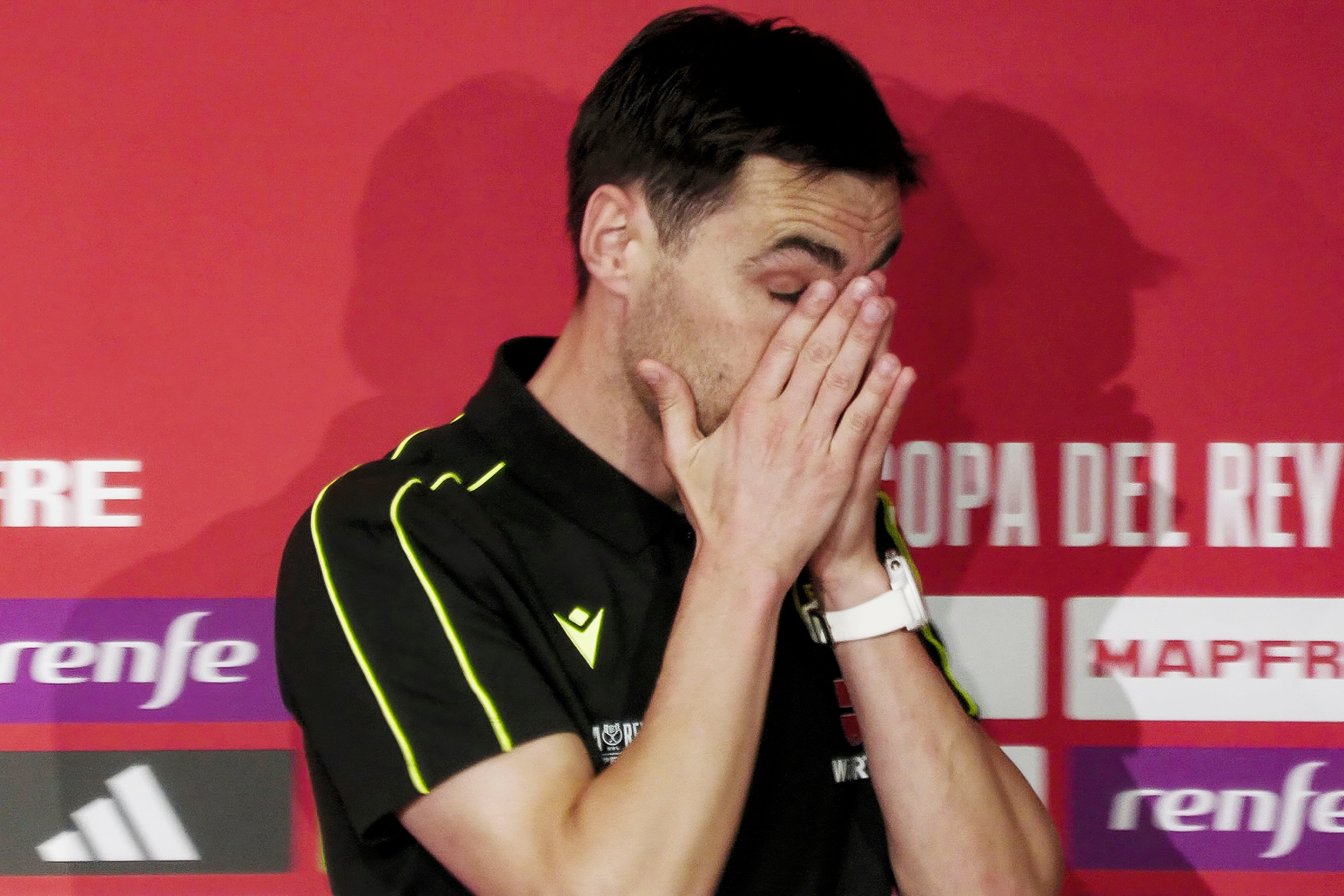 El árbitro Ricardo de Burgos Bengoetxea, en rueda de prensa. EFE/David Arjona