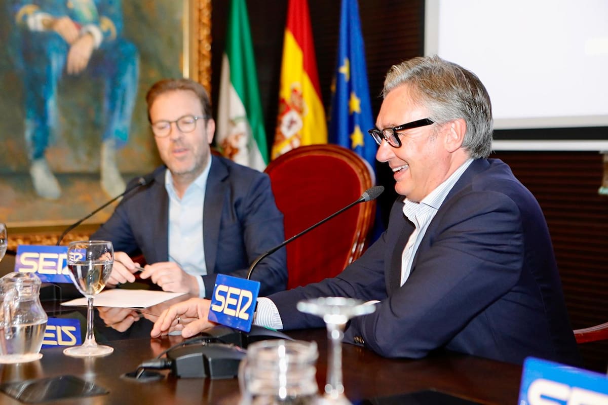 En las vísperas del inicio de la campaña electoral, el candidato de Vox a la presidencia de la Junta de Andalucía, participa en el Encuentro SER celebrado en el salón de actos de la Cámara de Comercio de Sevilla