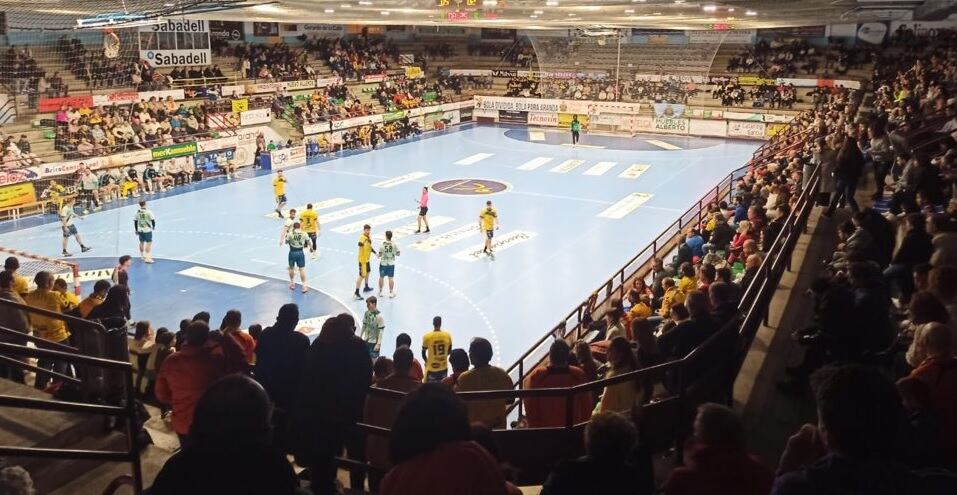 El público será una de las piezas clave para una gran tarde de balonmano en la capital ribereña