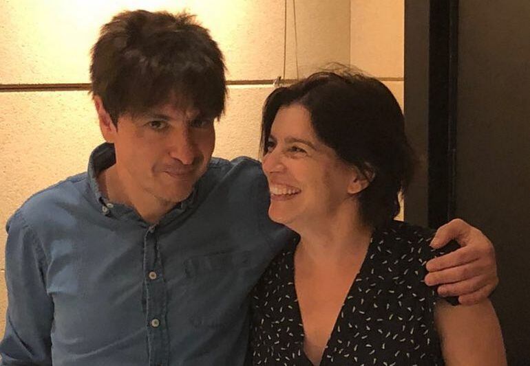 Juan Carlos Ortega i Laia Marull, als estudis de Ràdio Barcelona.