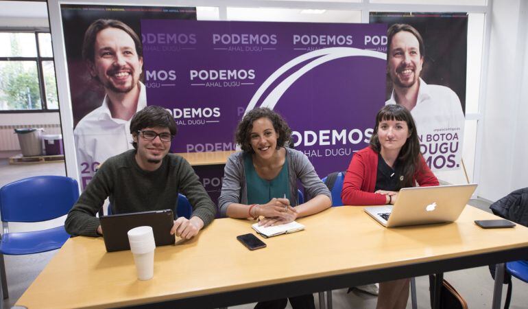 El secretario de Organización de Podemos en Euskadi, Lander Martínez, la secretaria general de Podemos Euskadi, Nagua Alba, y la miembro de la ejecutiva Vanesa Baños.