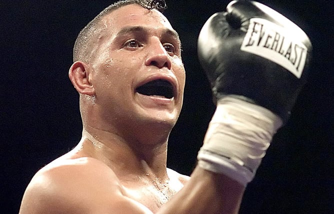 Fotografía de archivo del 9 de julio de 2005 del exboxeador puertorriqueño Héctor Macho Camacho durante un combate en Tucson, Arizona (EEUU). Camacho falleció a los 50 años de edad a causa del disparo recibido el pasado martes en la isla caribeña, según h