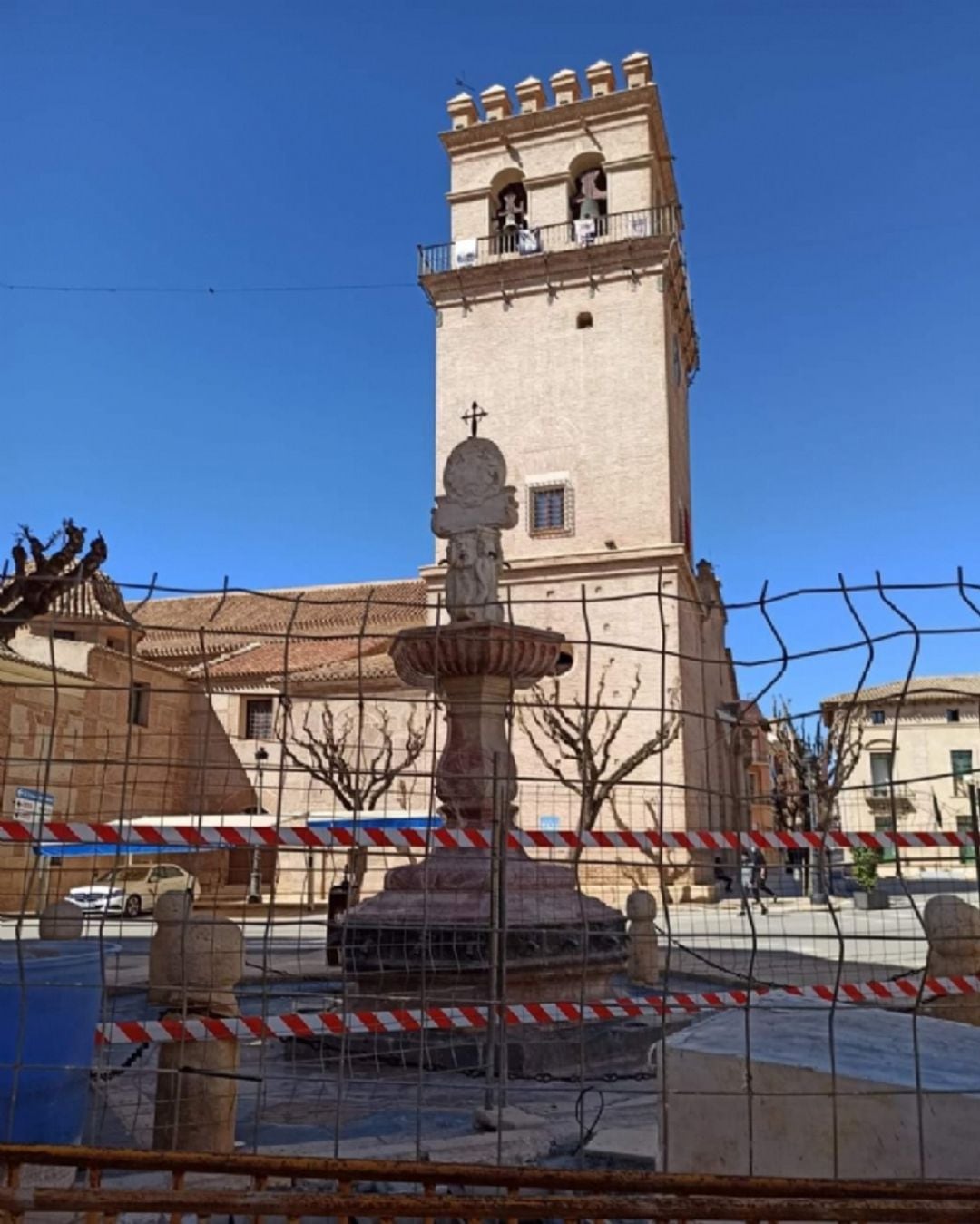 Obras de reparación en la emblemática &#039;Fuente de la Plaza&#039; de Totana