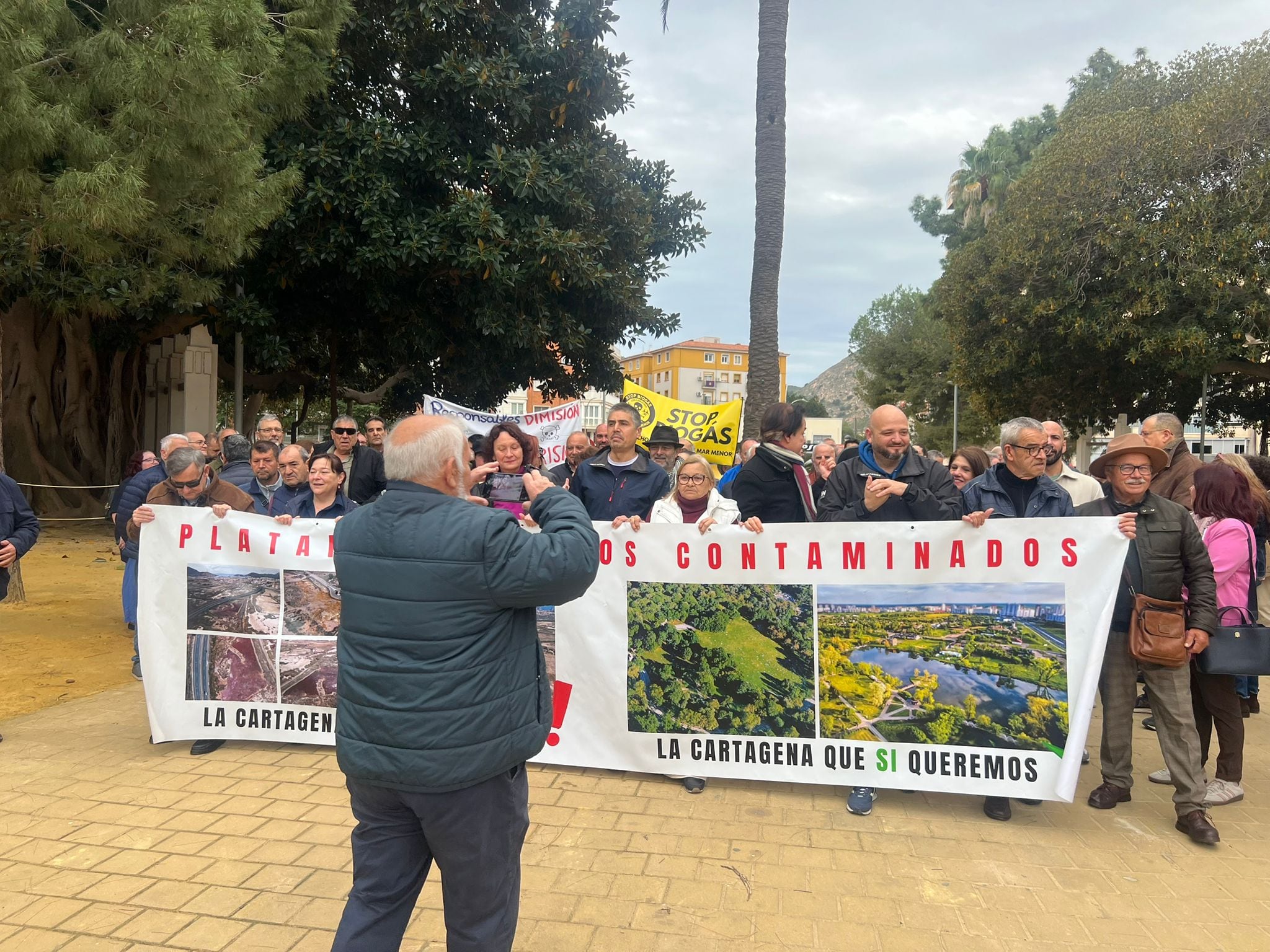 Cartagena se planta contra 30 años de suelos tóxicos y una contaminación que llegó a "comerse las medias" de los vecinos