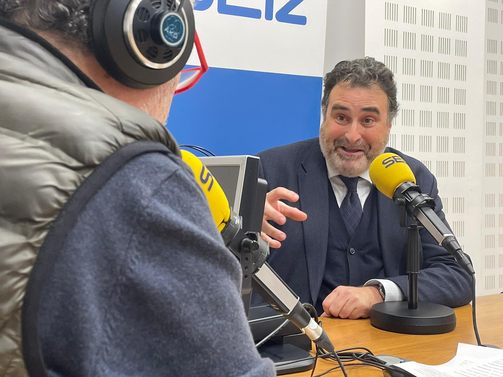 José Ignacio del Rey conversa con Paco García en el programa Cruz de Guía