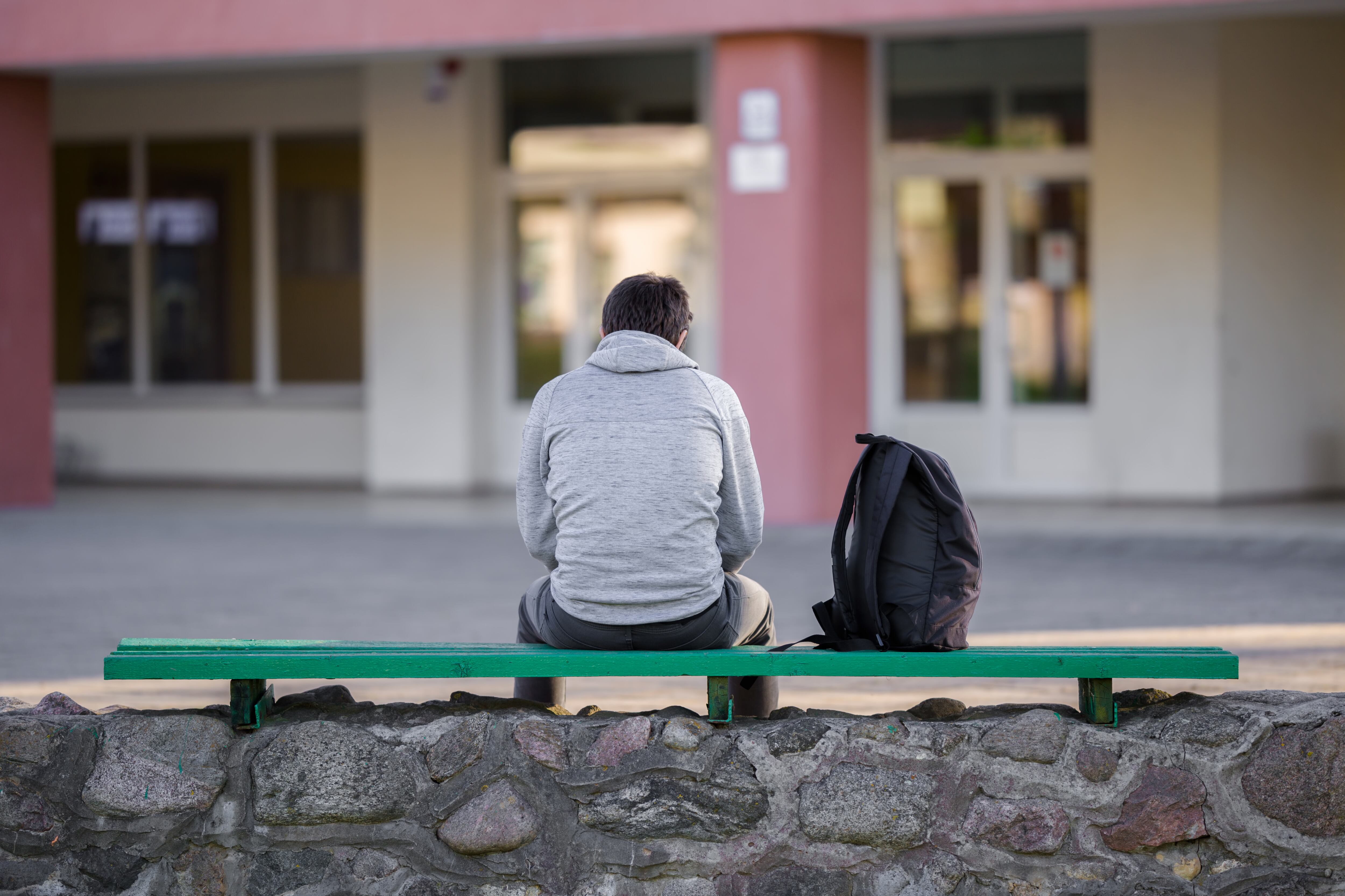 Las mujeres se sienten más solas que los hombres y los jóvenes, más que los mayores / Milamai