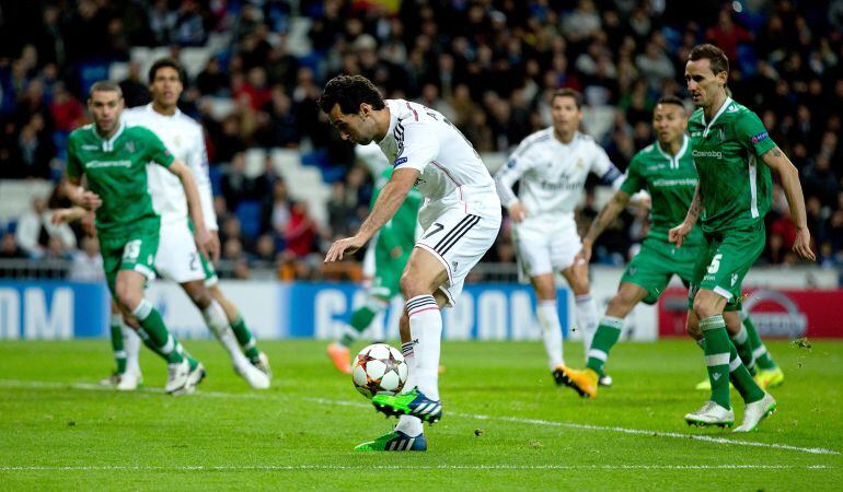 Arbeloa dispara a puerta