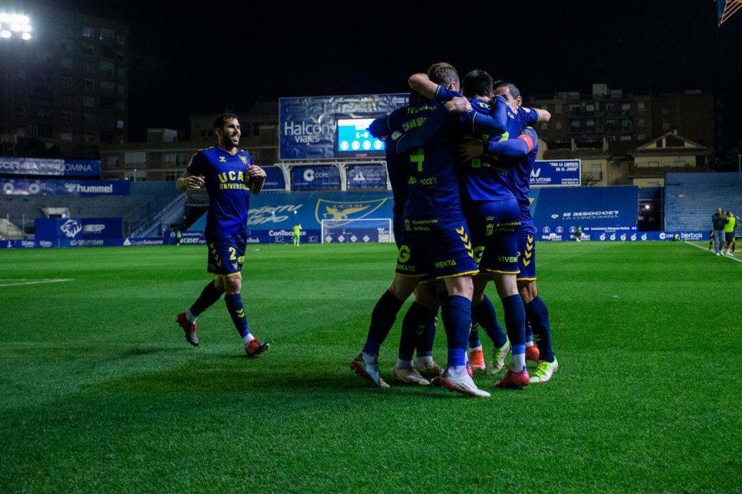 El UCAM celebra el gol de Xemi