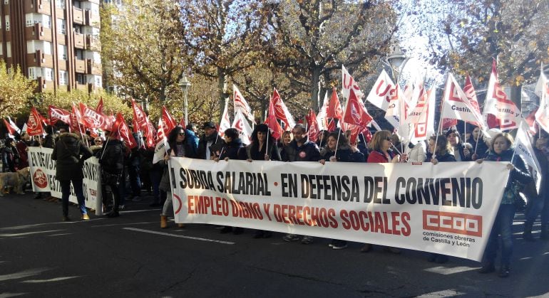 Concentración de los teleoperadores frente a la Subdelegación del Gobierno