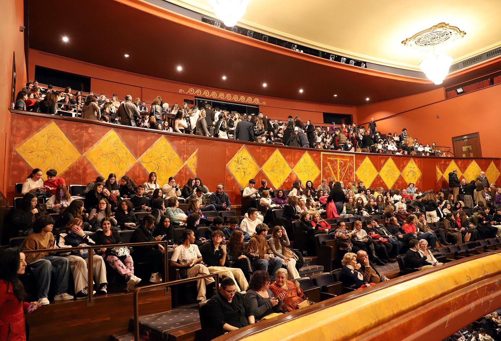 Estudiantes en el Teatro Villamarta