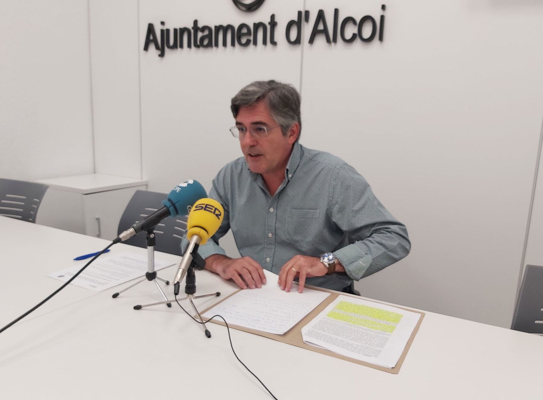 Carlos Pastor, durante la rueda de prensa, en la que ha explicado la postura del grupo municipal del Partido Popular