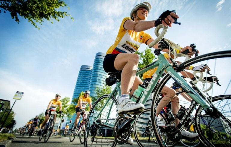 33285333. Utrecht (Netherlands), 28/06/2015.- Approximately 13,000 cyclists explore the course for the 103rd edition of the Tour de France in Utrecht, The Netherlands, June 28, 2015. There were four different distances to chose from: 35, 75, 110 and 150 k