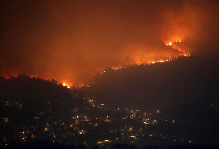 Incendios en el Val Miñor durante el 15 de octubre.