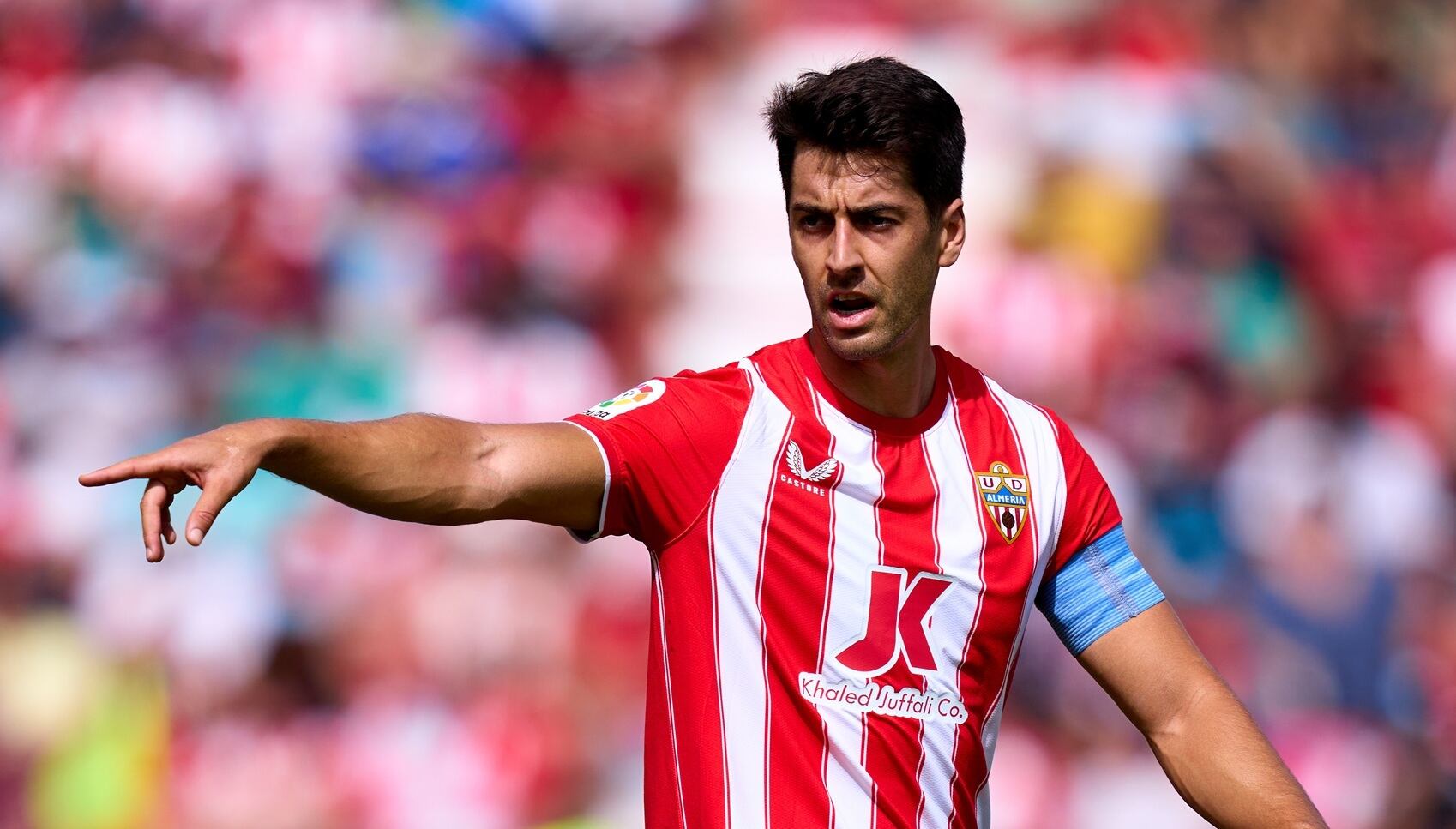 César de la Hoz, como capitán del Almería.