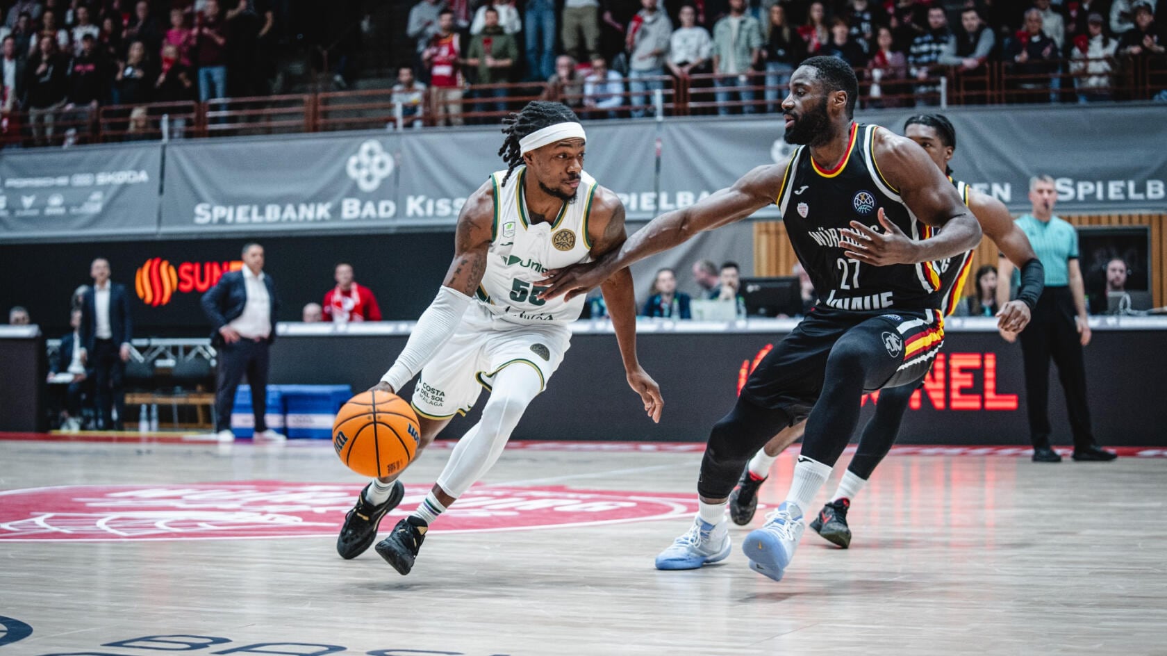 El base del Unicaja Kendrick Perry, en una jugada del encuentro ante el Würzburg