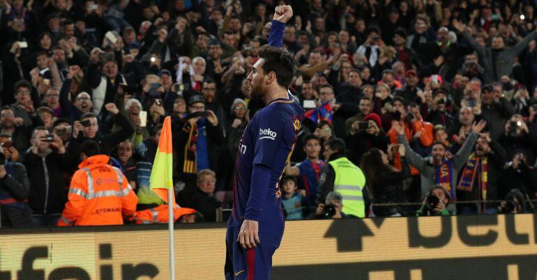 Leo Messi celebra su gol al Alavés.