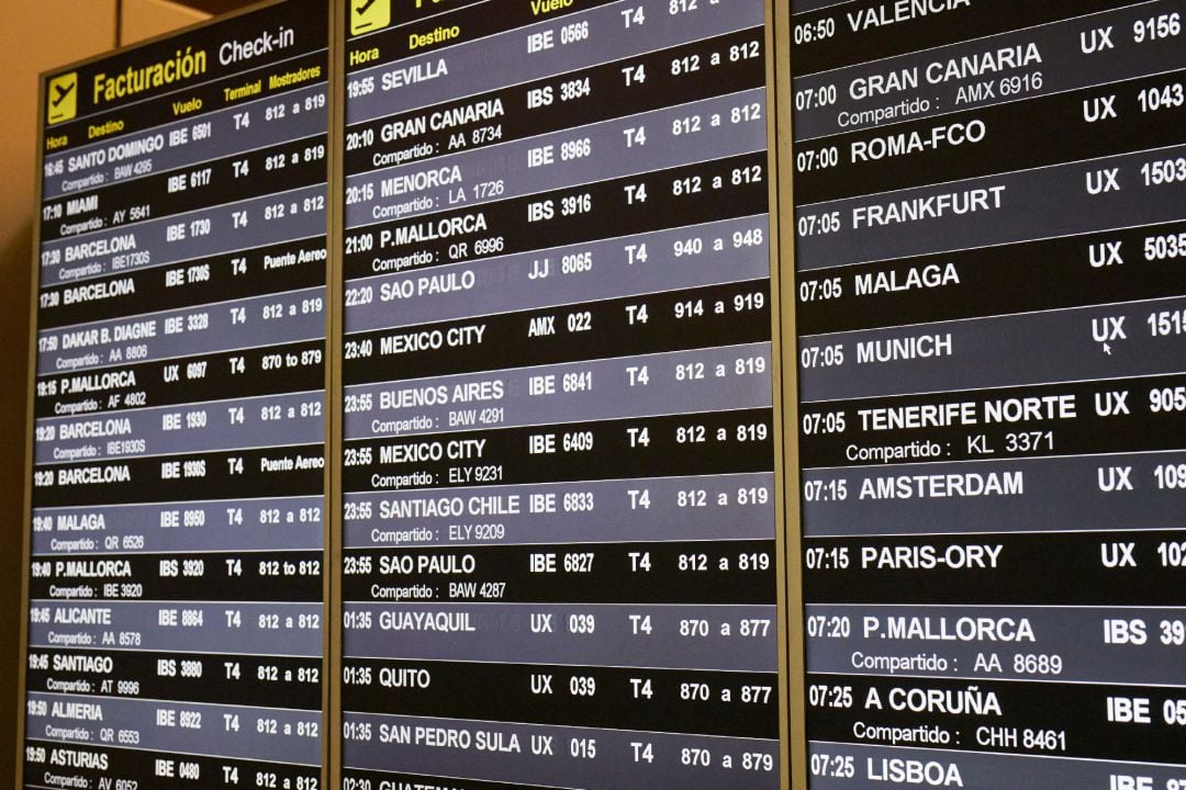 Panel de salidas en la terminal T4 del Aeropuerto Adolfo Suárez Madrid-Barajas