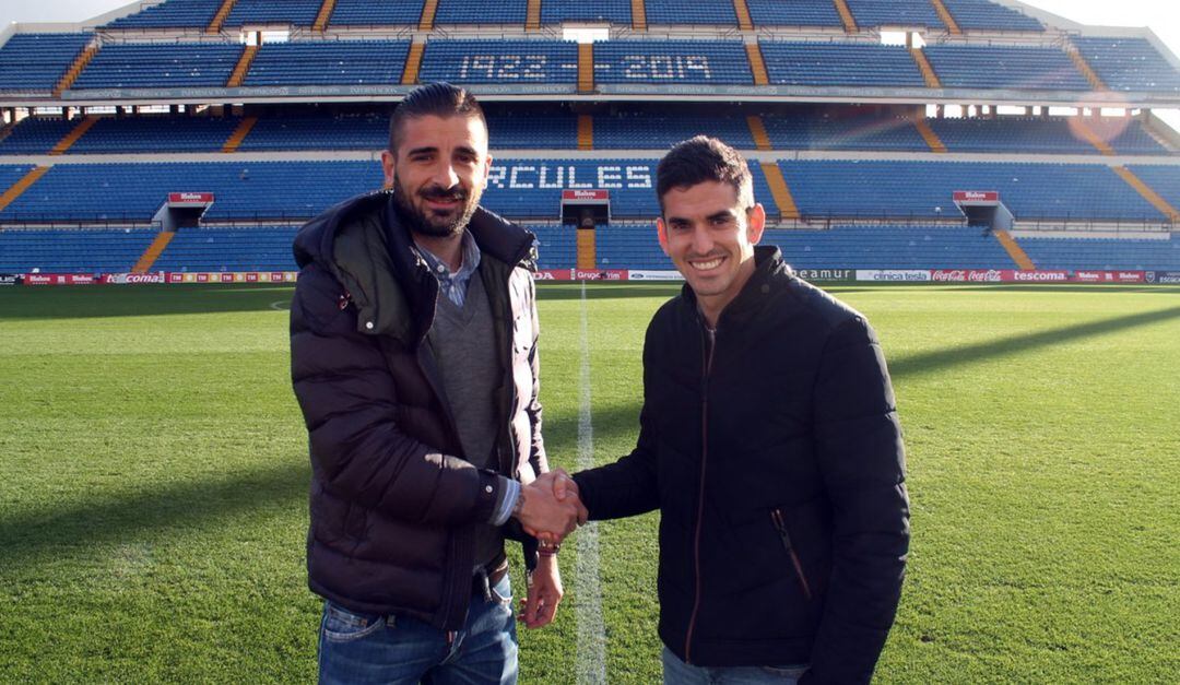 El director deportivo Javier Portillo y el extremo Jesús Alfaro