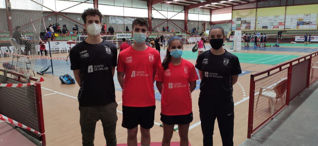 Antonio Iglesias, Martín Iglesias, Ana Nóvoa e Marta Iglesias, deportistas do Club Athlos Bádminton de Ourense, no máster nacional 